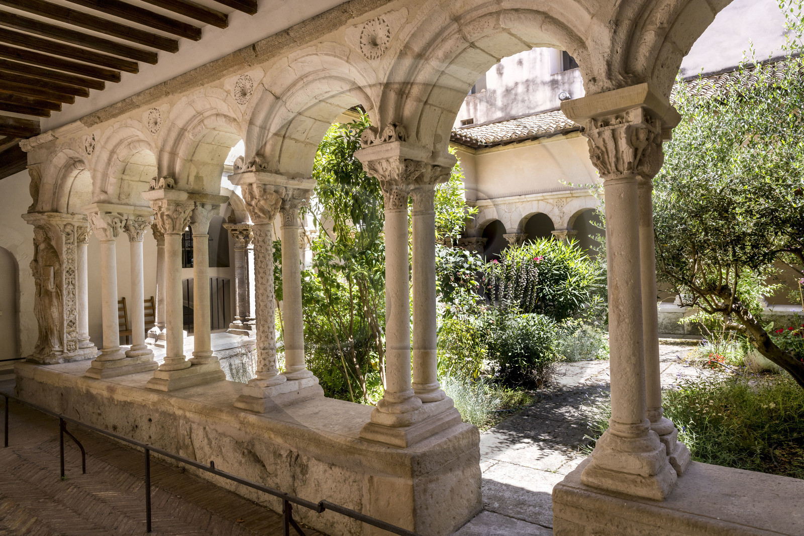 France, Bouches-du-Rhône (13), Aix en Provence, Cathedrale Saint Sauveur (XIIe au XVIe siecle), cloitre roman de la fin du XIIème siècle