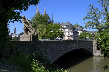 France, Bas Rhin, Strasbourg, Neustadt district dating from the german period, the Kennedy bridge also called four giants bridge on the ill river