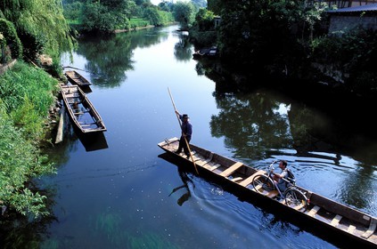 France, Bas Rhin, Ehnwihr, bargeman of the Ried marsh, P. Understock transporting a biker in Ebermünster