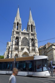 France, Bouches-du-Rhône (13), Marseille, tramway devant l'église des Réformés en haut de la Canebière