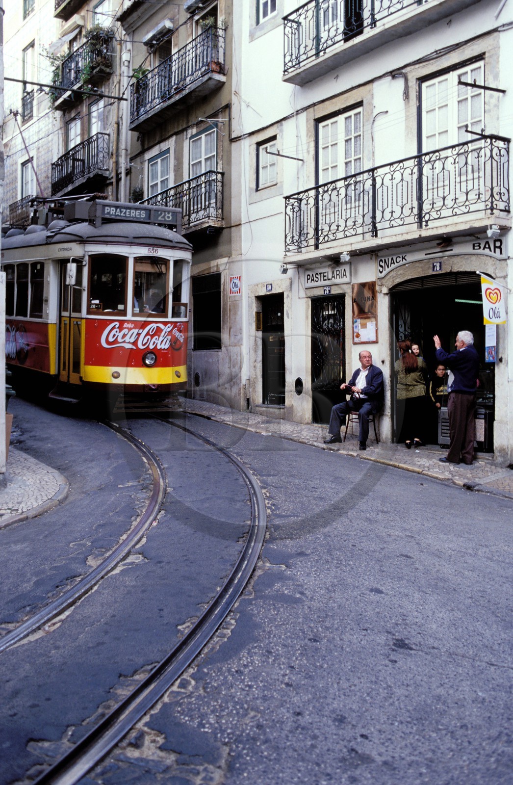 Portugal, Lisbonne, tramway (électrique), quartier Alfama