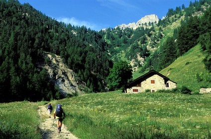 France, Hautes Alpes, hikers and a chalet in the Vallee Etroite (narrow valley), in the north of Briancon