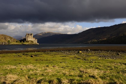 Royaume-Uni, Ecosse, région des Highlands, comté de Ross & Cromarty, Eilean Donan Castle, château à l'entrée du Loch Duich