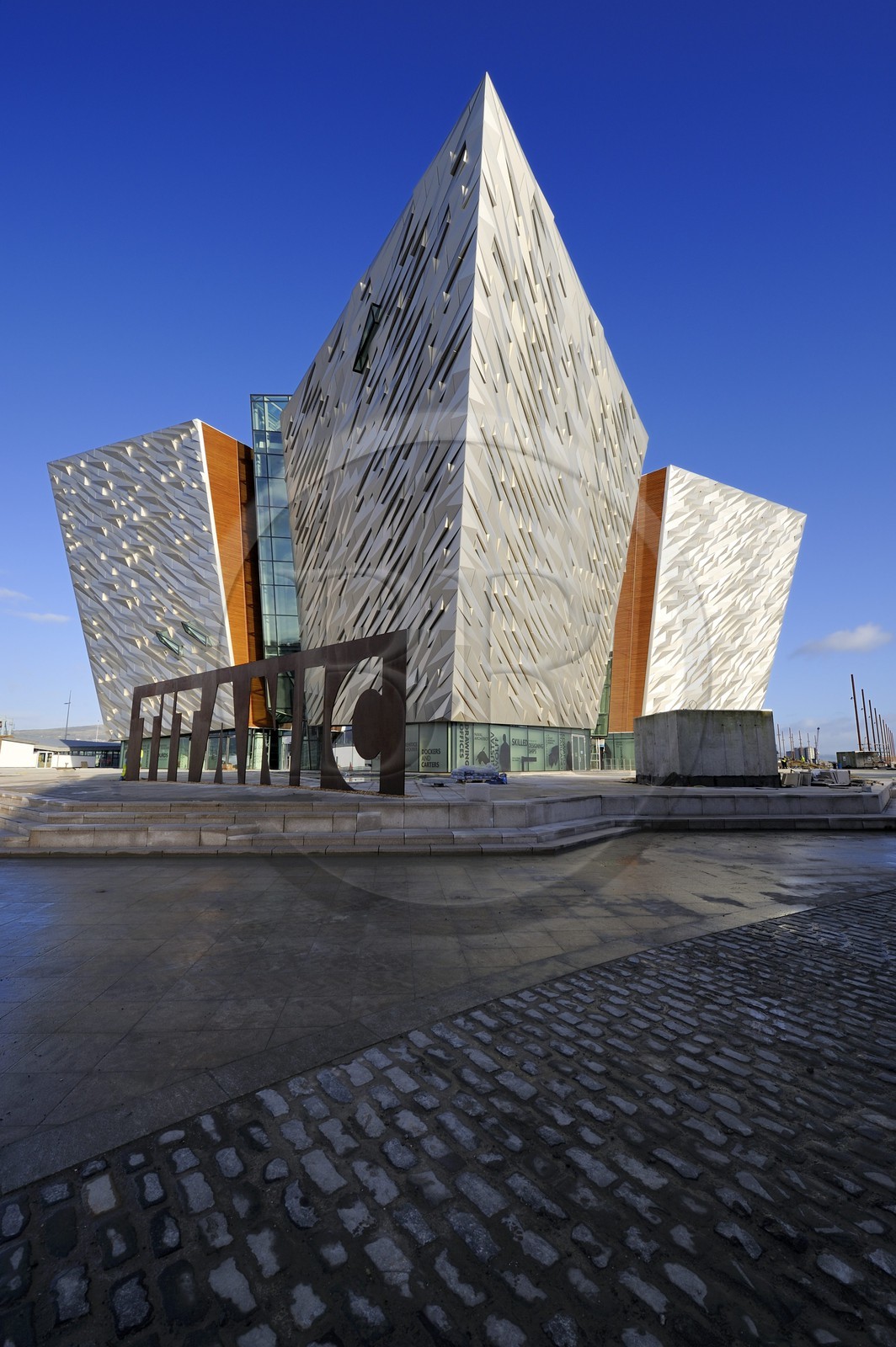 Royaume-Uni, Irlande du Nord, Belfast, quartier des docks de Queen's Island, le centre Titanic Belfast Experience