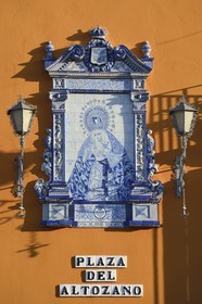 Espagne, Andalousie, Séville, quartier de Triana, place Plaza del Altozano, azulejos de la Vierge Marie