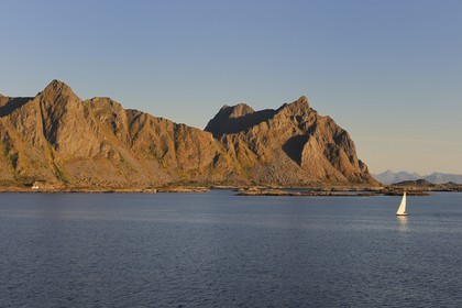 Norvège, Nordland, Iles Lofoten, côte au nord de Svolvaer à la sortie du Raftsundet