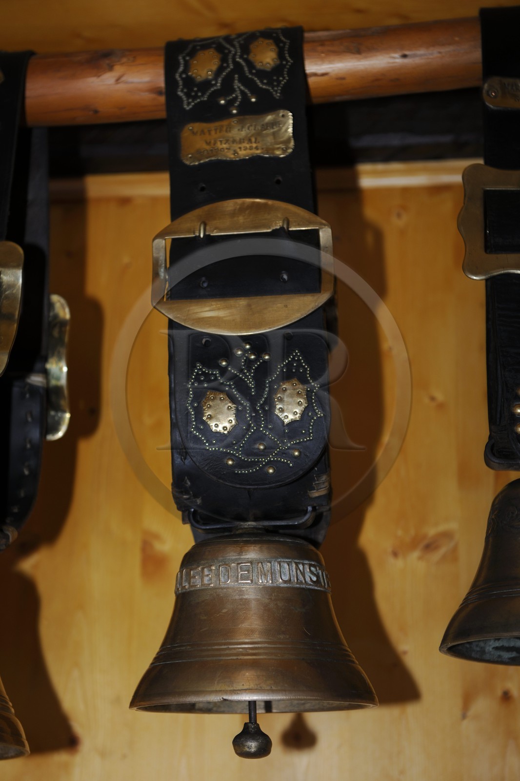 France, Haut-Rhin (68), la route des Crêtes vers Metzeral, ferme marcaire de Steinwasen, cloches pour les vaches