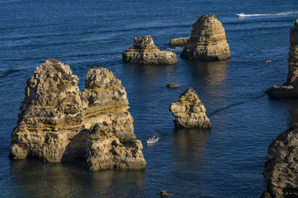 Portugal, Algarve, Lagos, discovery by stand up paddle and boat of the rock formations and cliffs of Ponta da Piedade opposite Praia da Boneca