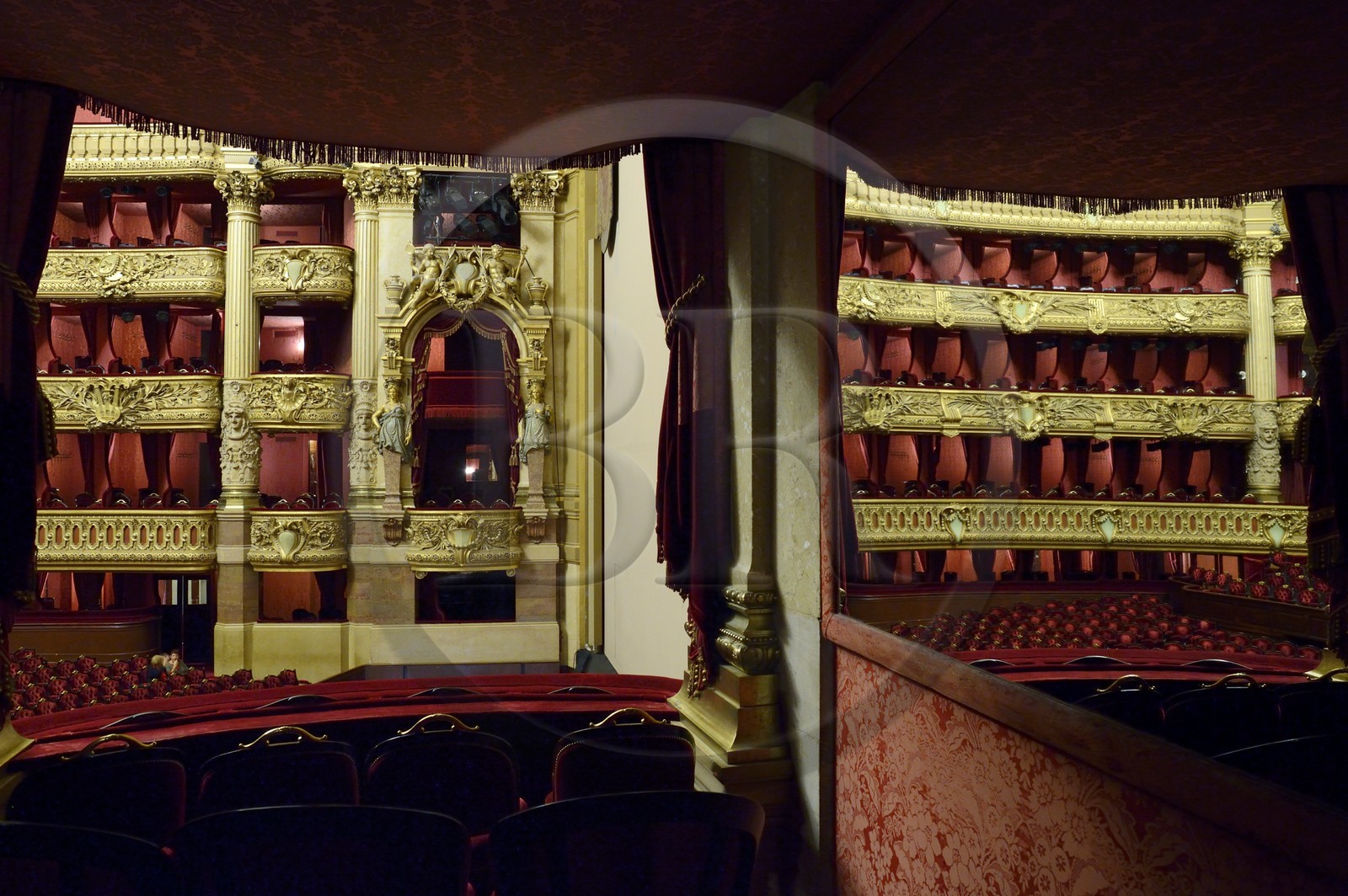 France, Paris (75), Opéra Garnier, la loge de l'empereur dans la grande salle depuis la loge de l'impératrice France, Paris, Garnier Opera, the loge of the Emperor in the auditorium seen from the loge of the Empress