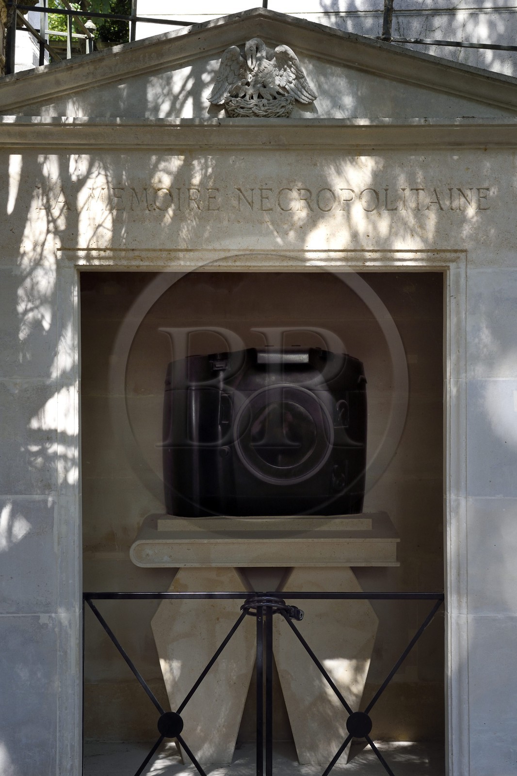 France, Paris (75), cimetière du Père-Lachaise, la future tombe du photographe specialiste des cimetières et de l'art funéraire André Chabot (non décédé), mémoire necroplolitaine