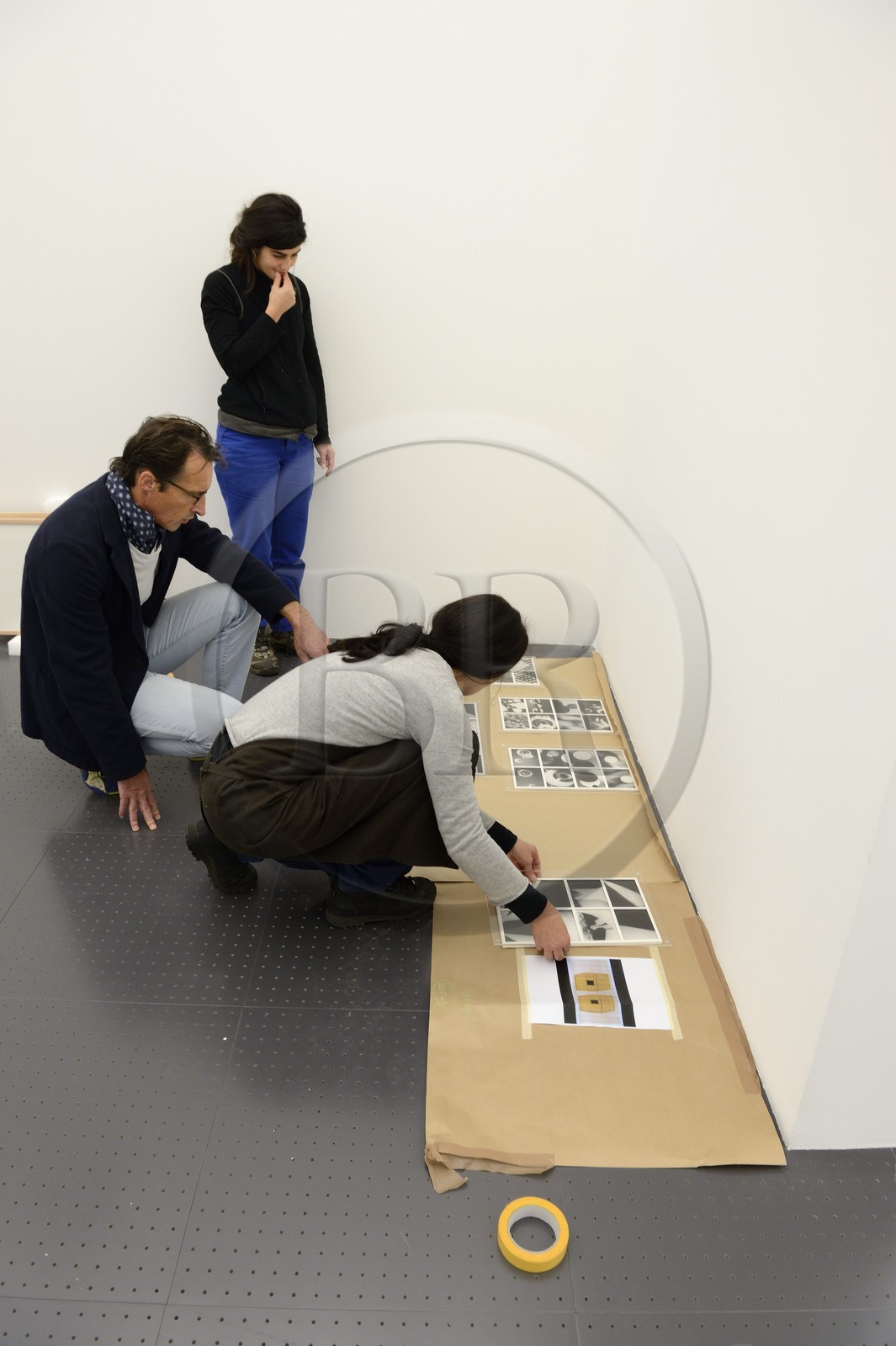 France, Moselle (57), Metz, quartier de l'Amphithéâtre, le Centre Pompidou-Metz, centre d'art conçus par les architectes Shigeru Ban et Jean de Gastines, installation de l'exposition de Hans Richter