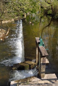 France, Charente (16), Chazelles, petite écluse sur la rivière le Bandiat