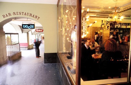 Suisse, Berne, sous les arcades de la vieille ville