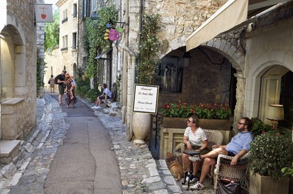 France, Alpes-Maritimes (06), Saint Paul de Vence, la rue Grande