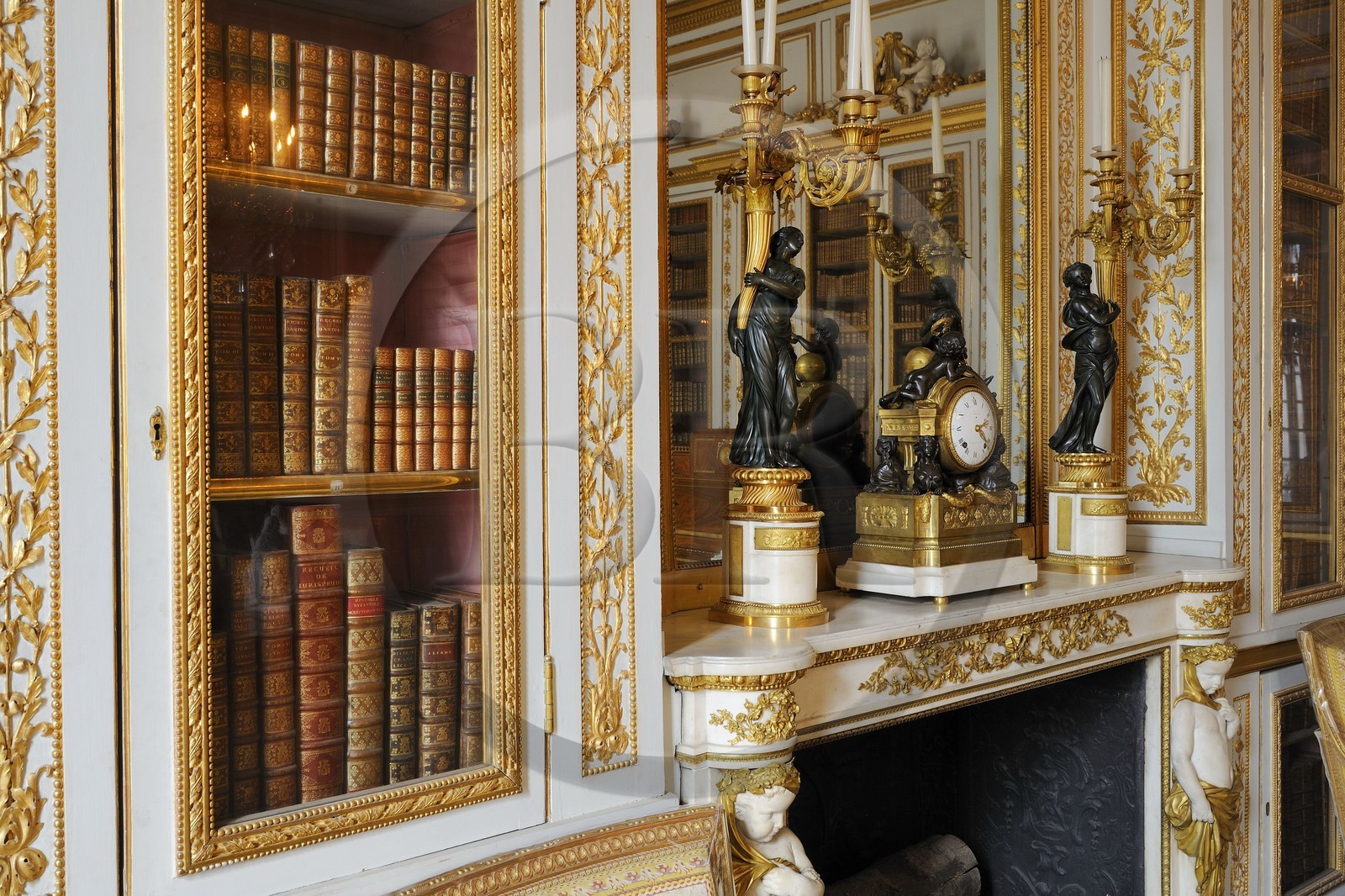 France, Yvelines (78), château de Versailles, classé Patrimoine Mondial de l'UNESCO, appartement privé du Roi ou appartement de Louis XV, bibliothèque de Louis XVI