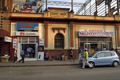 Zimbabwe, Harare, immeuble colonial sur Robert Mugabe road