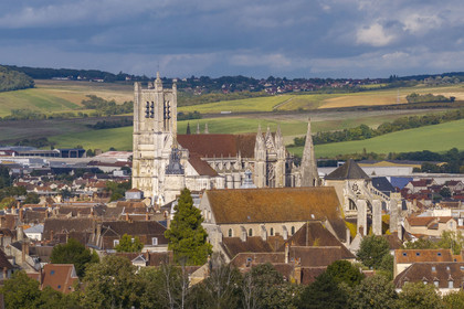 France, Yonne, Auxerre, Saint Etienne Cathedral and the hills surrounding the city in the background (aerial view)