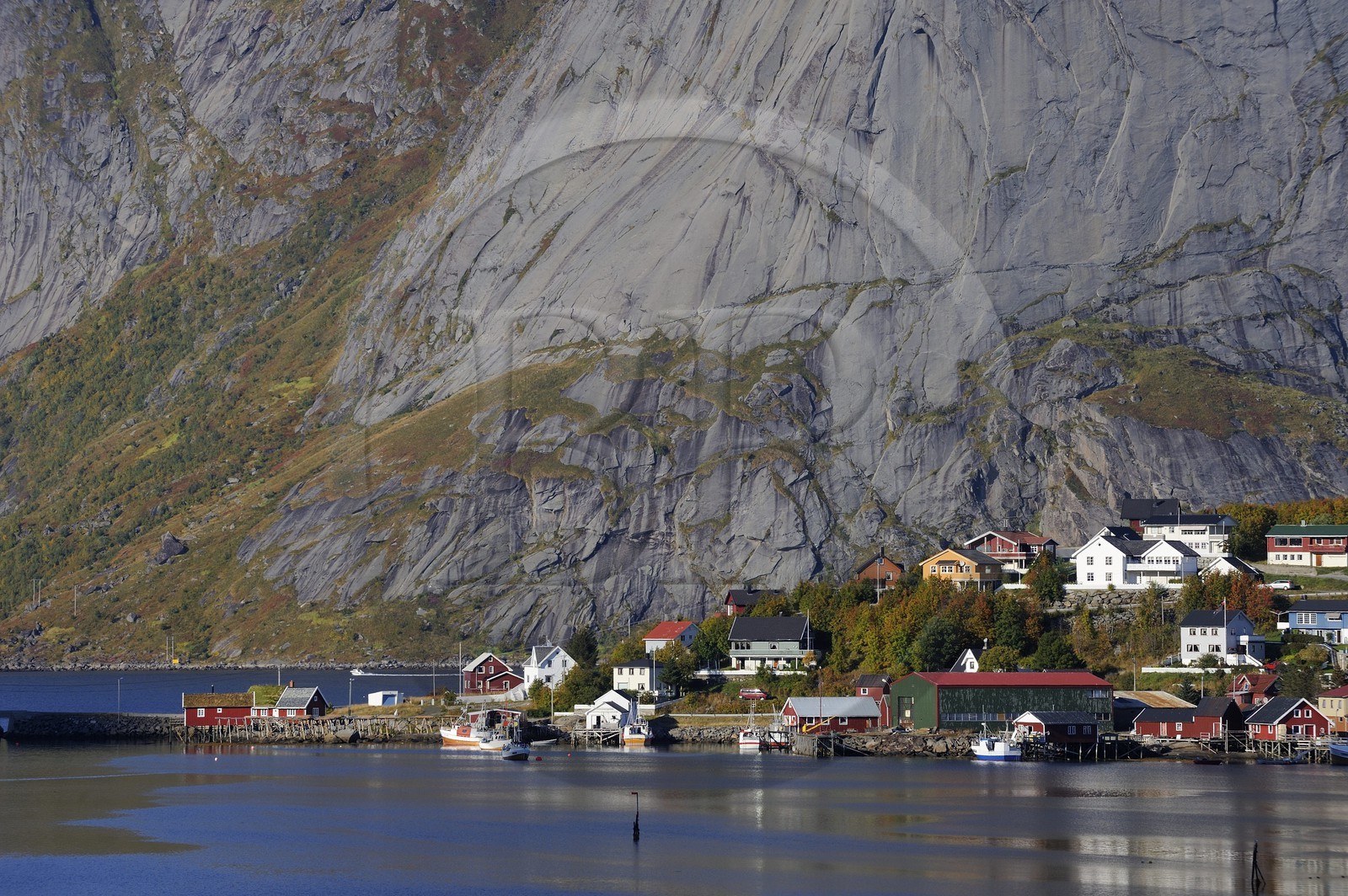 Norvège, Nordland, Iles Lofoten, ile de Moskenesoy, le village de pêcheurs de Reine