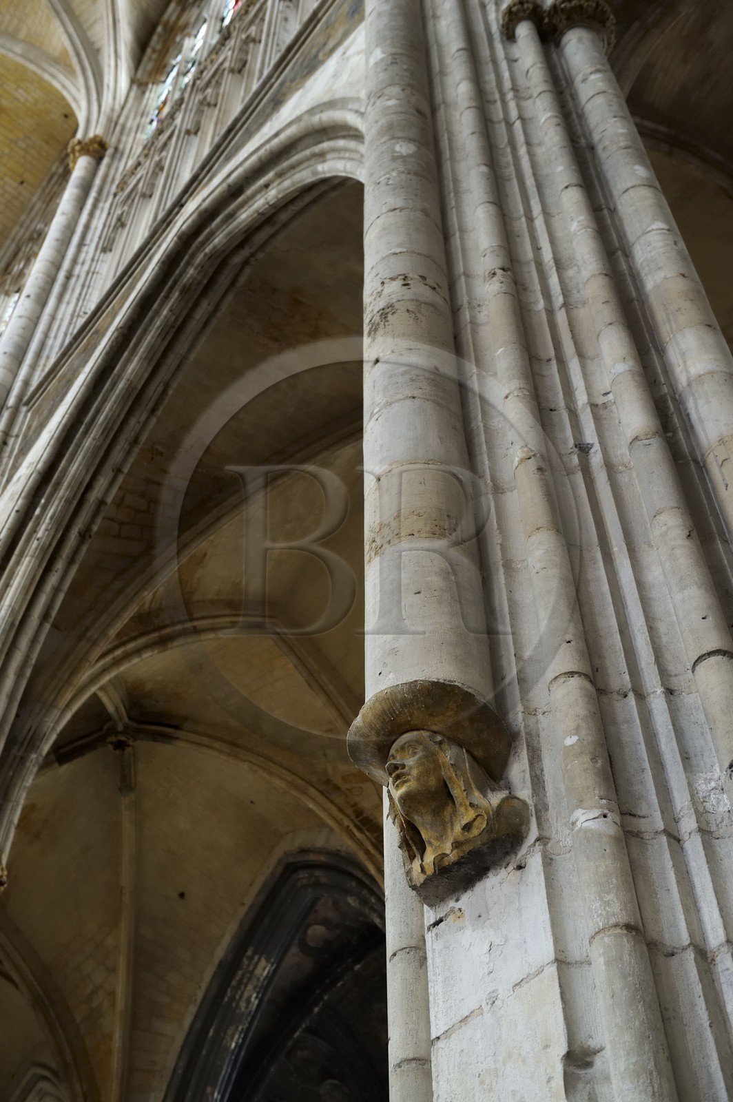 France, Seine-Maritime (76), Rouen, abbatiale Saint-Ouen (XIIème au XVème siècle), détail d'une colonne