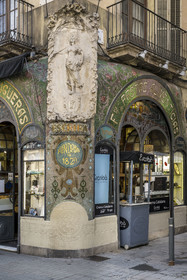 Espagne, Catalogne, Barcelone,Las Ramblas, le chocolatier-pâtissier Escriba, Antiga Casa Figueras, façade Art Nouveau de l'architecte moderniste de Ros i Güell