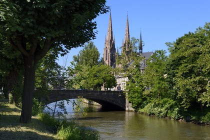 France, Bas Rhin, Strasbourg, Neustadt district dating from the german period, Saint-Paul church, a former Protestant garrison church (1897) and the Kennedy bridge also called four giants bridge on the ill river