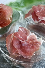 Italie, Emilie-Romagne, Polesine Zibello aux environs de Parme, Antica Corte Pallavicina, culatello, traditionnel jambon de Parme