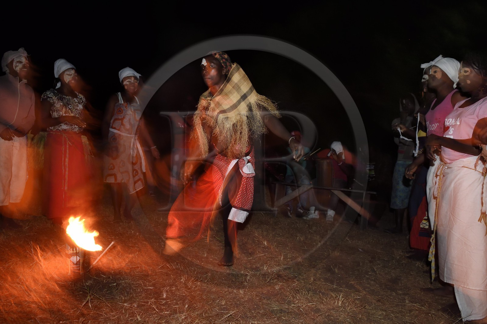 Gabon, province de Ogooué- Maritime, Omboué, région du Loango, danses traditionnelles Nkomi (Myènè)