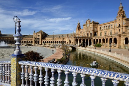 Spain, Andalusia, Seville, Parque de Maria Luisa, Plaza de Espana (Spain Square) built for the 1929 Universal Exhibition