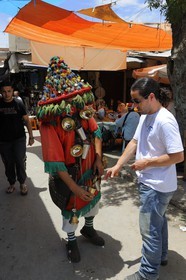 Maroc, région de l'Oriental, Oujda, marchand d'eau dans le souk de la médina