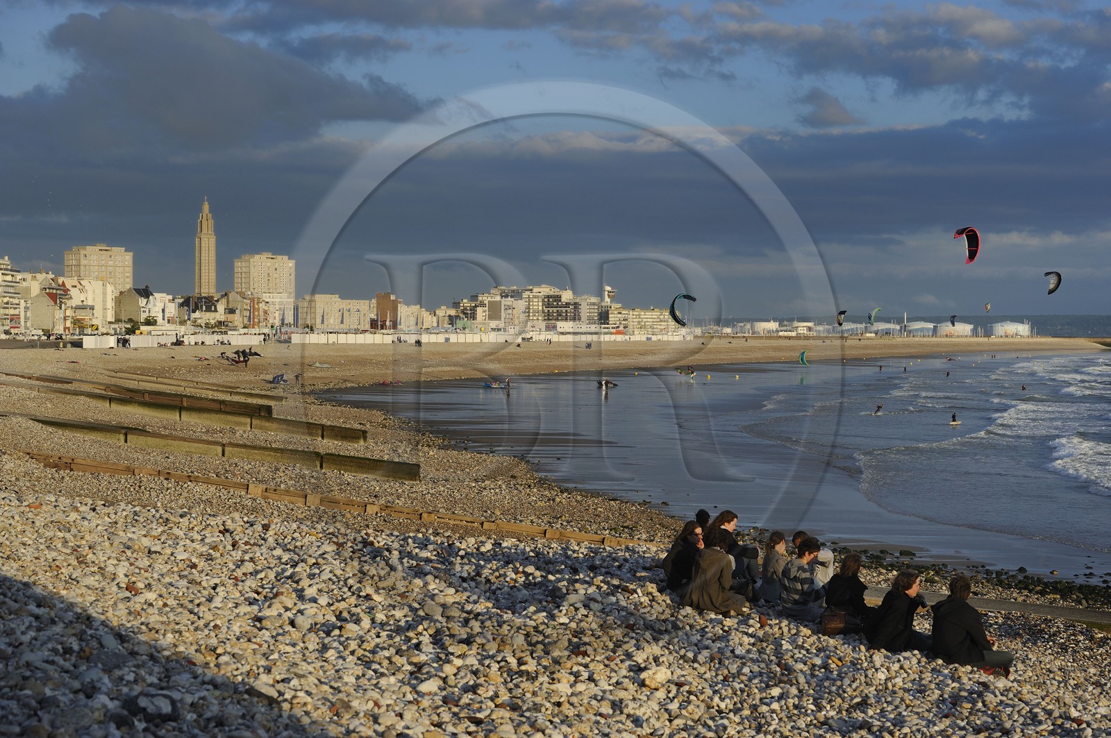 France, Seine-Maritime (76), Le Havre, classé Patrimoine Mondial de l'UNESCO, le coeur de la ville autour de la Tour Lanterne de l'église Saint-Joseph depuis Sainte-Adresse