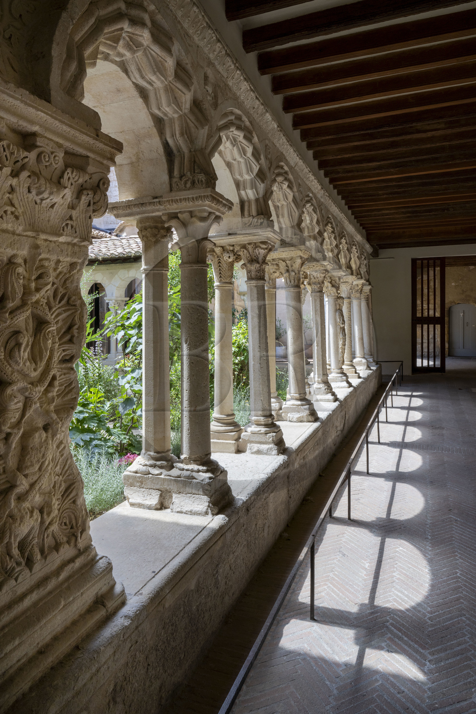 France, Bouches-du-Rhône (13), Aix en Provence, Cathedrale Saint Sauveur (XIIe au XVIe siecle), cloitre roman de la fin du XIIème siècle