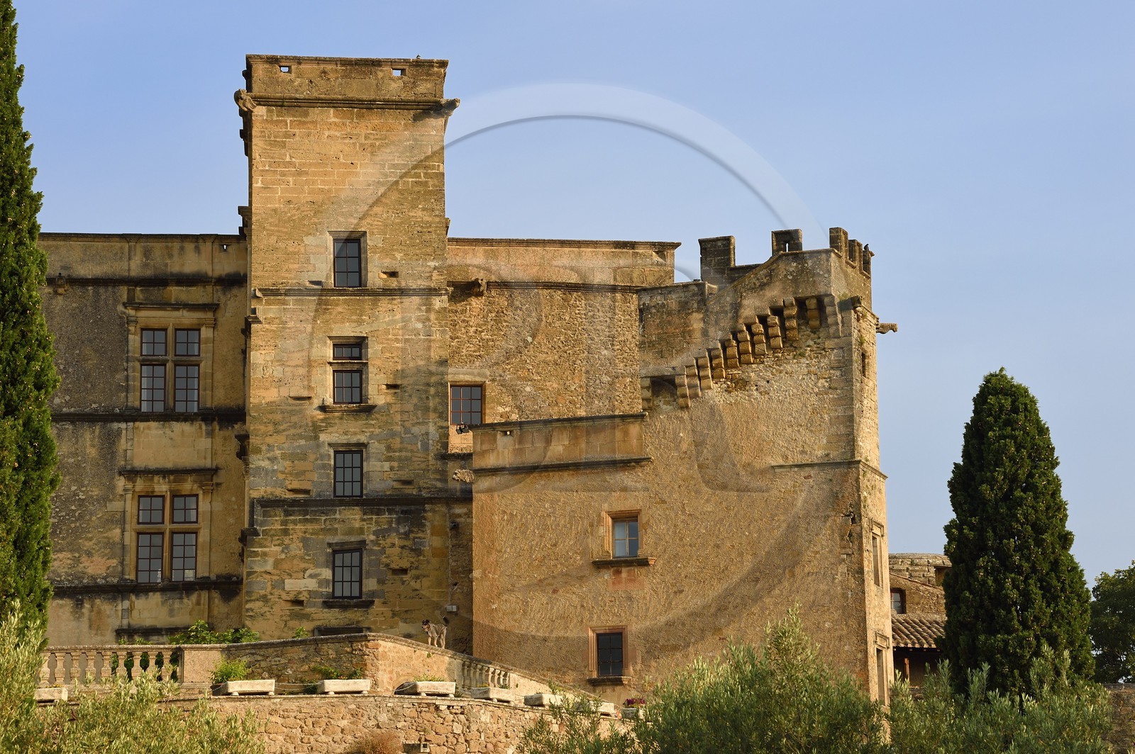 France, Vaucluse (84), Parc Naturel Regional du Luberon, Lourmarin, labellisé Les Plus Beaux Villages de France, le chateau des XVè et XVIè siècles Renaissance