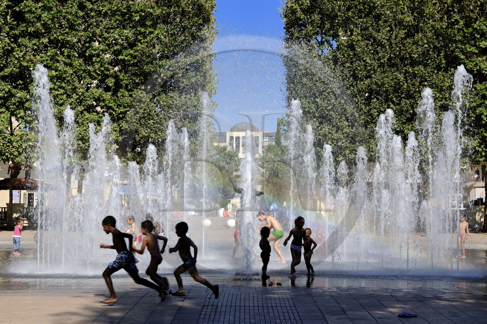 France, Hérault (34), Montpellier, quartier Antigone de l'architecte Ricardo Bofill, la fontaine de la place du Nombre d'Or