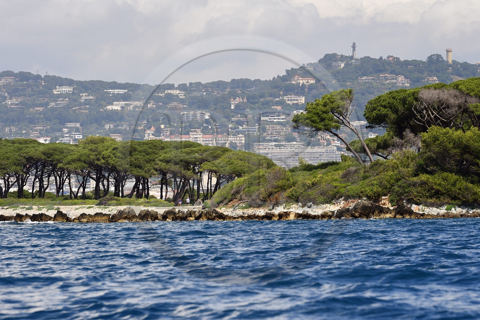 France, Alpes-Maritimes (06), Cannes, Iles de Lérins, IIe Sainte-Marguerite et Cannes en arrière plan