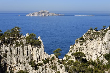 France, Bouches du Rhone, Marseille, National Park of the Calanques, Calanque En Vau (cove), Breach of Castelvieil and the Riou Archipelago in the background (request for authorization necessary before publication)