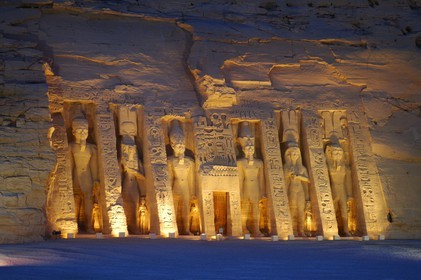 Egypte, Haute Egypte, Nubie, Abou Simbel, site classé Patrimoine Mondial de l' UNESCO, temple de Nefertari dédié à la déesse Hathor