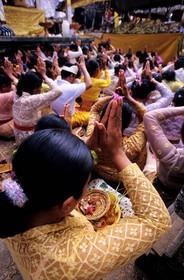 Indonésie, île de Bali, ouest de Bali, prières au dieu du pura (temple) Dalem dans le village de Bela Tungan