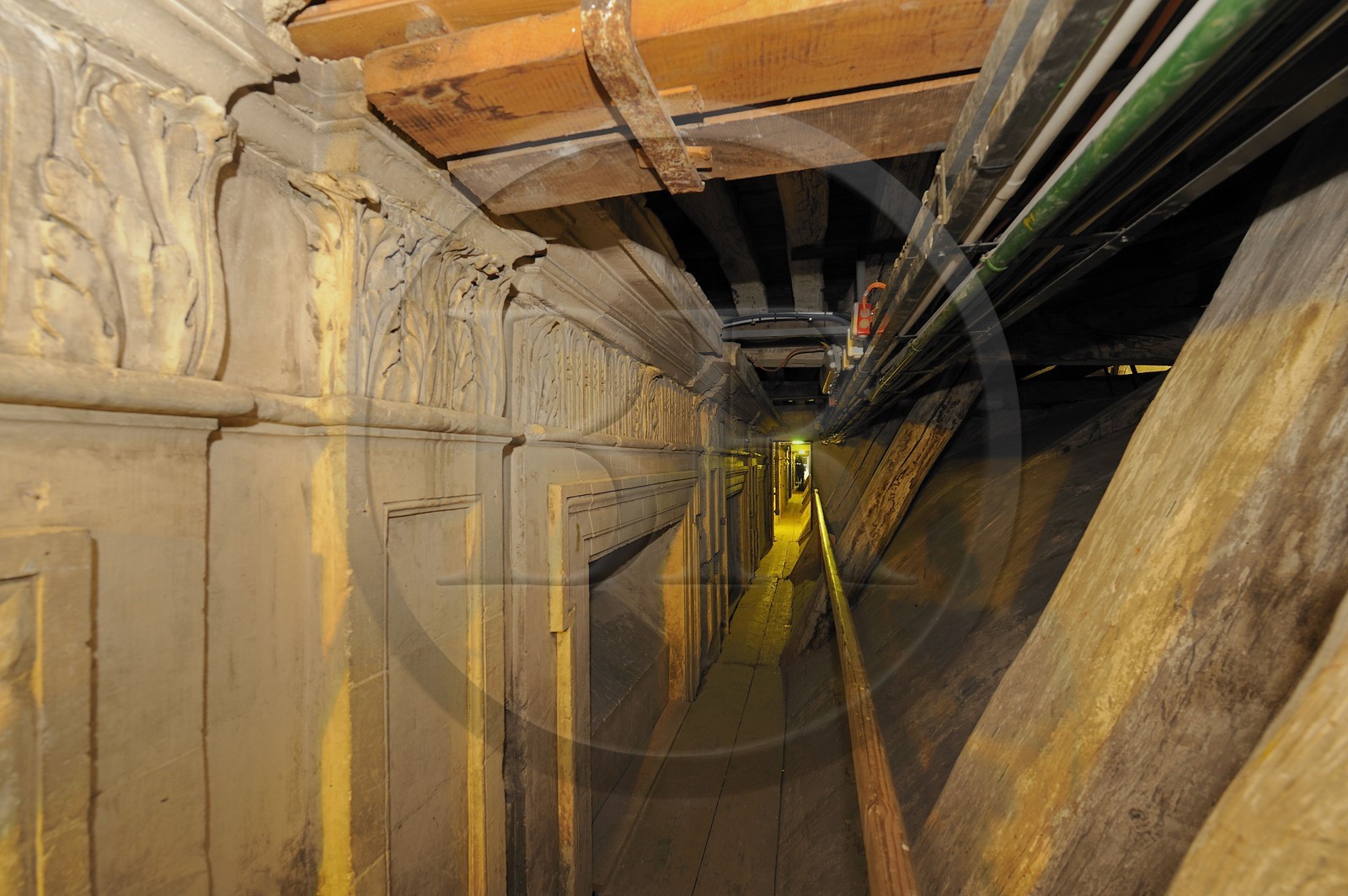 France, Yvelines (78), château de Versailles, classé Patrimoine Mondial de l'UNESCO, ancienne façade au dessus de la Galerie des Glaces