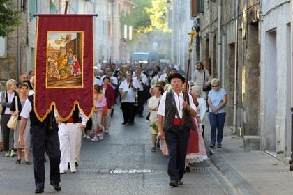 France, Var (83), la Provence Verte, Bras, la Bravade, procession de Saint-Etienne en costumes provençaux traditionnels