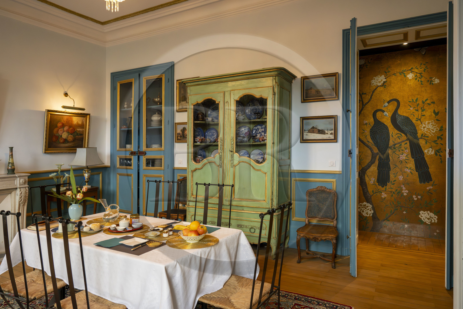 France, Nièvre (58), Nevers, Bonjour Guesthouse, une maison d’hôtes élégante et accueillante peuplée d’objets de collection rapportés des quatre coins de monde