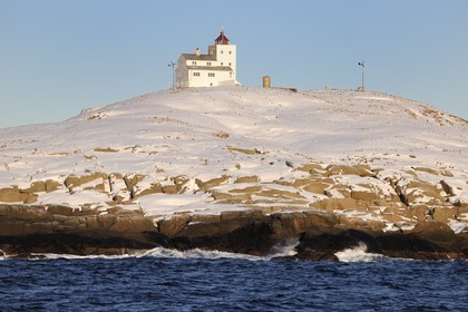 Norvège, Nordland, iles des Westeralen, région de Myre, le phare de l'ile aux oiseaux au large de Sto