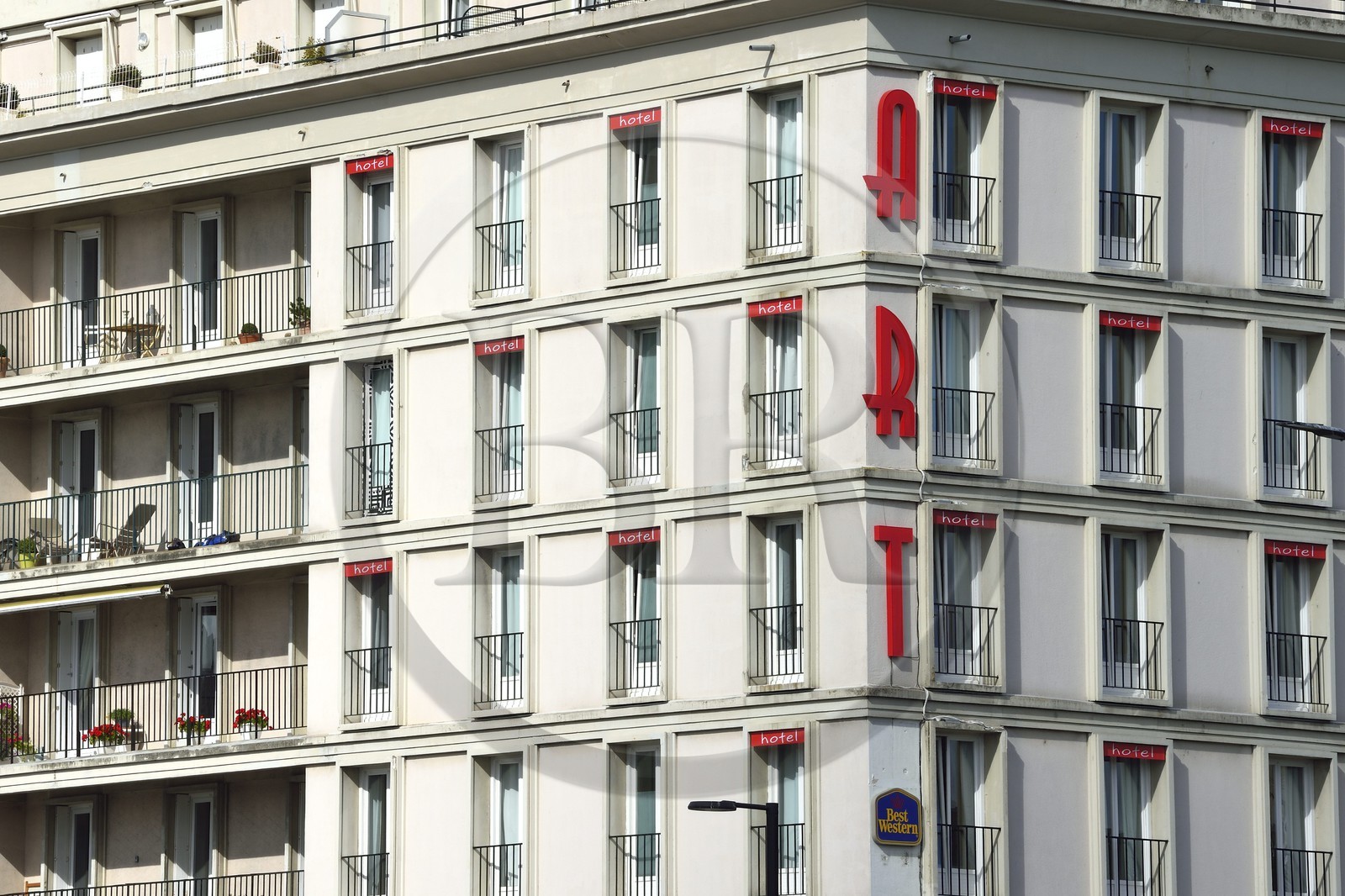 France, Seine-Maritime (76), Le Havre, Centre-ville reconstruit du Havre par Auguste Perret classé Patrimoine Mondial de l'UNESCO, Best Western ARThotel dans un immeuble Perret de la rue Louis Brindeau