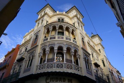 Spain, Andalusia, Seville, calle Cuna and Cerrajeria, Ciudad de Londres shop built in 1912
