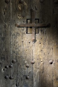 France, Manche (50), l'abbaye du Mont-Saint-Michel, classé Patrimoine Mondial de l'UNESCO, porte de cachot vers l'escalier Nord-Sud