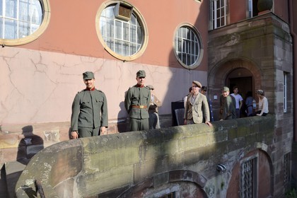France, Bas-Rhin (67), Strasbourg, quartier de la Neustadt datant de la periode allemande, tournage d'un film historique devant les Bains Municipaux (1901)