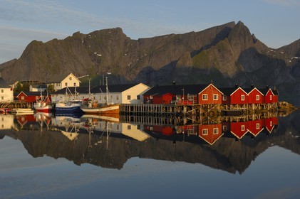 Norway, Nordland County, Lofoten Islands, Moskenes island , fishermen's port of Hamnoy near Reine under the midnight sun