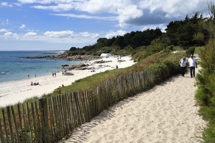 France, Finistere (29), Fouesnant, Pointe de Beg Meil beach along the GR 34