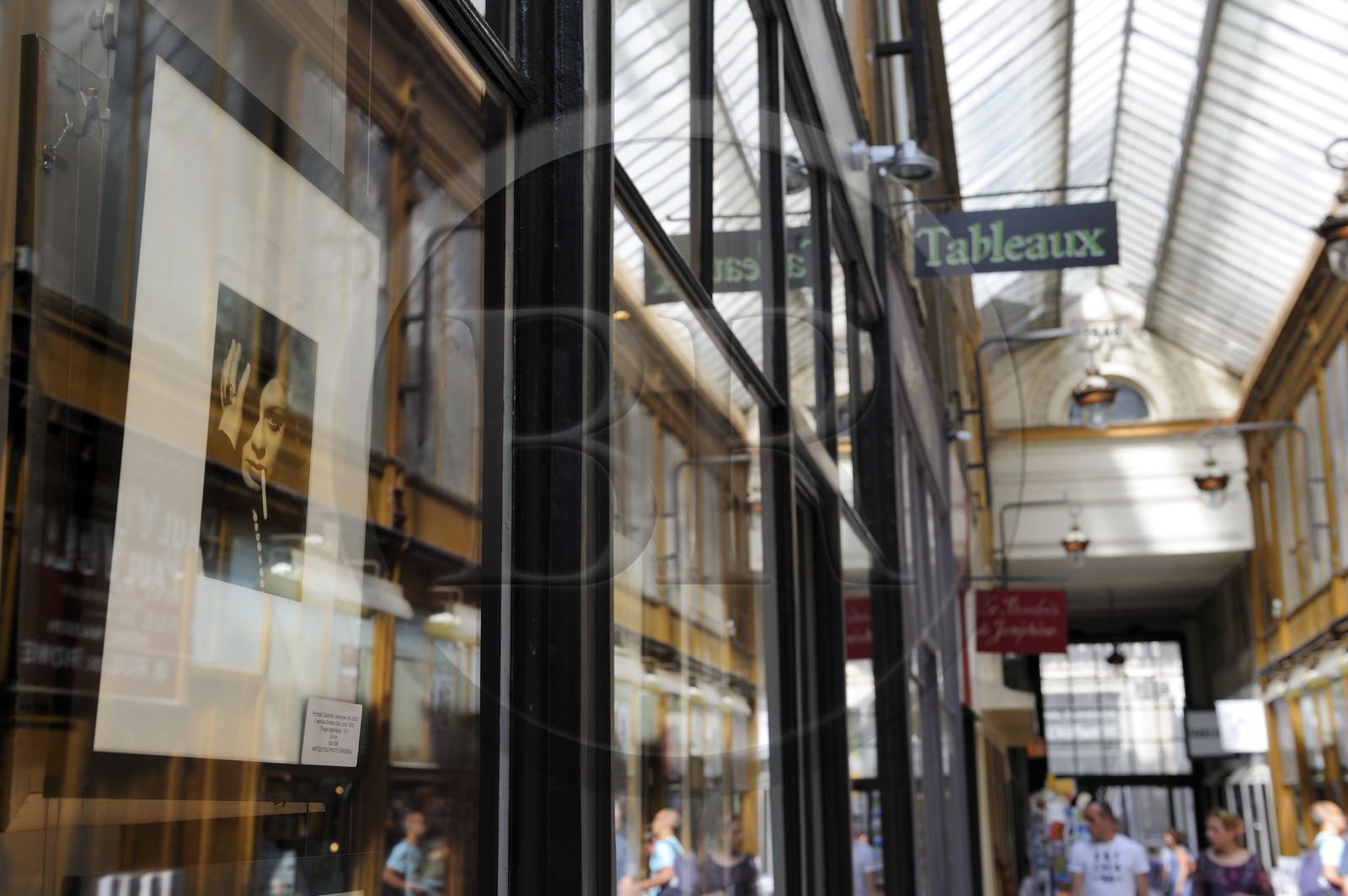 France, Paris (75), Passage Jouffroy, vitrine de Antiquité Photo Verdeau