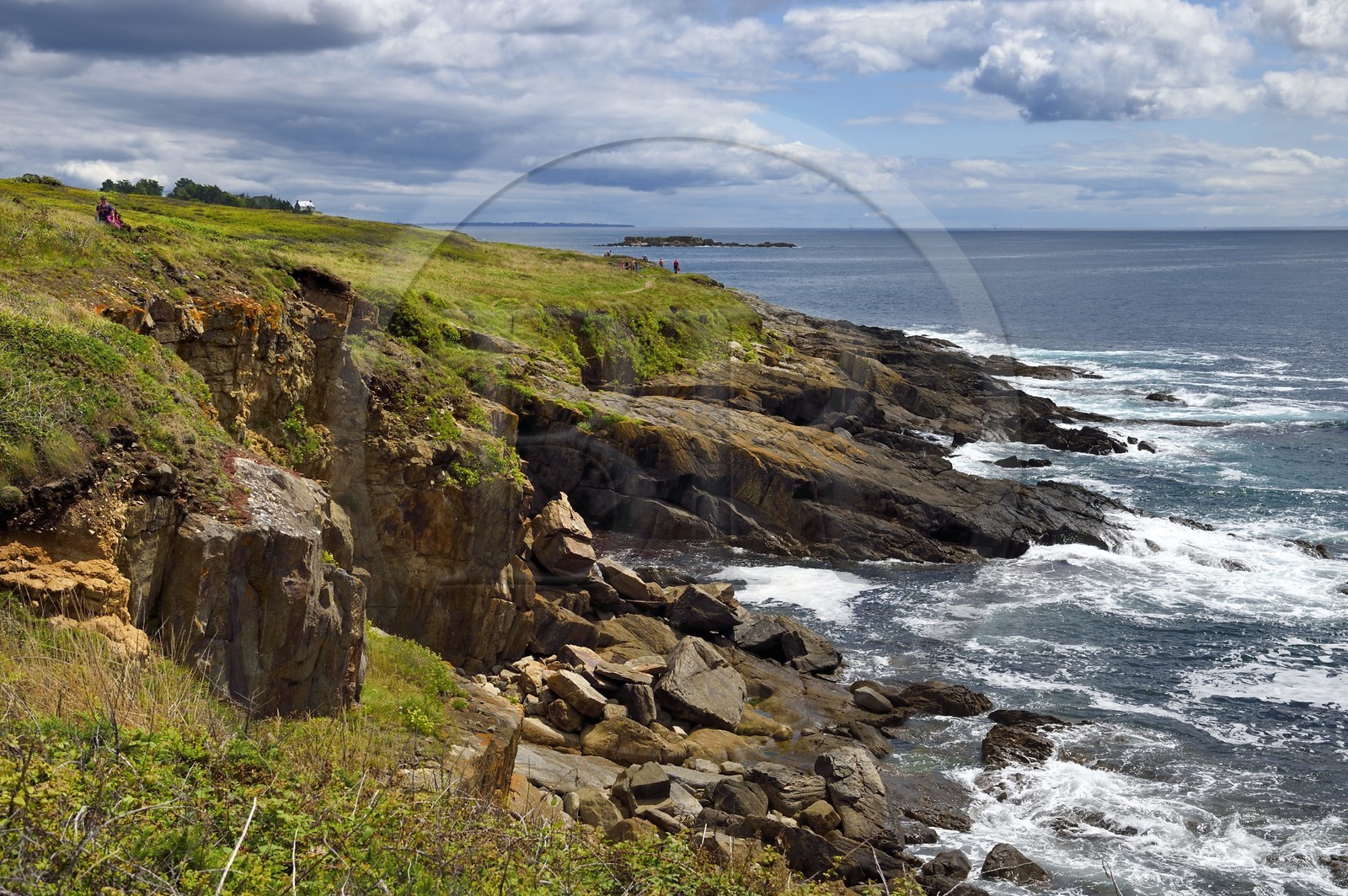 France, Finistère (29), Moelan-sur-Mer, le littoral entre Kerfany les Pins et la plage de Trenez sur le chemin de Grande Randonnée GR 34 ou sentier des douaniers