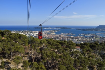 France, Var, Toulon, the cable car from the Mont Faron, the city and the naval base (Arsenal) also the peninsula of Saint mandrier in the Rade (Roadstead) in the background